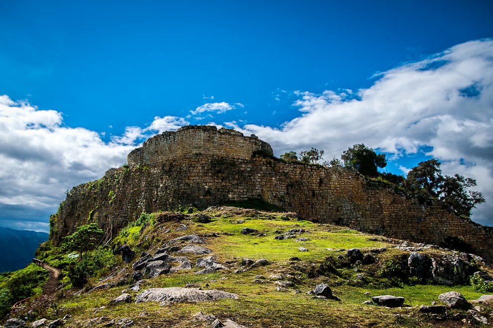 RumbosdelPeru's tweet photo. #Kuélap, ciudad escondida entre las nubes. #VipacAmazonas #CasaHaciendaAchamaqui #ChachapoyasConVipac #Vipac ►https://t.co/PpquQdEEUg https://t.co/pymbN7JduR