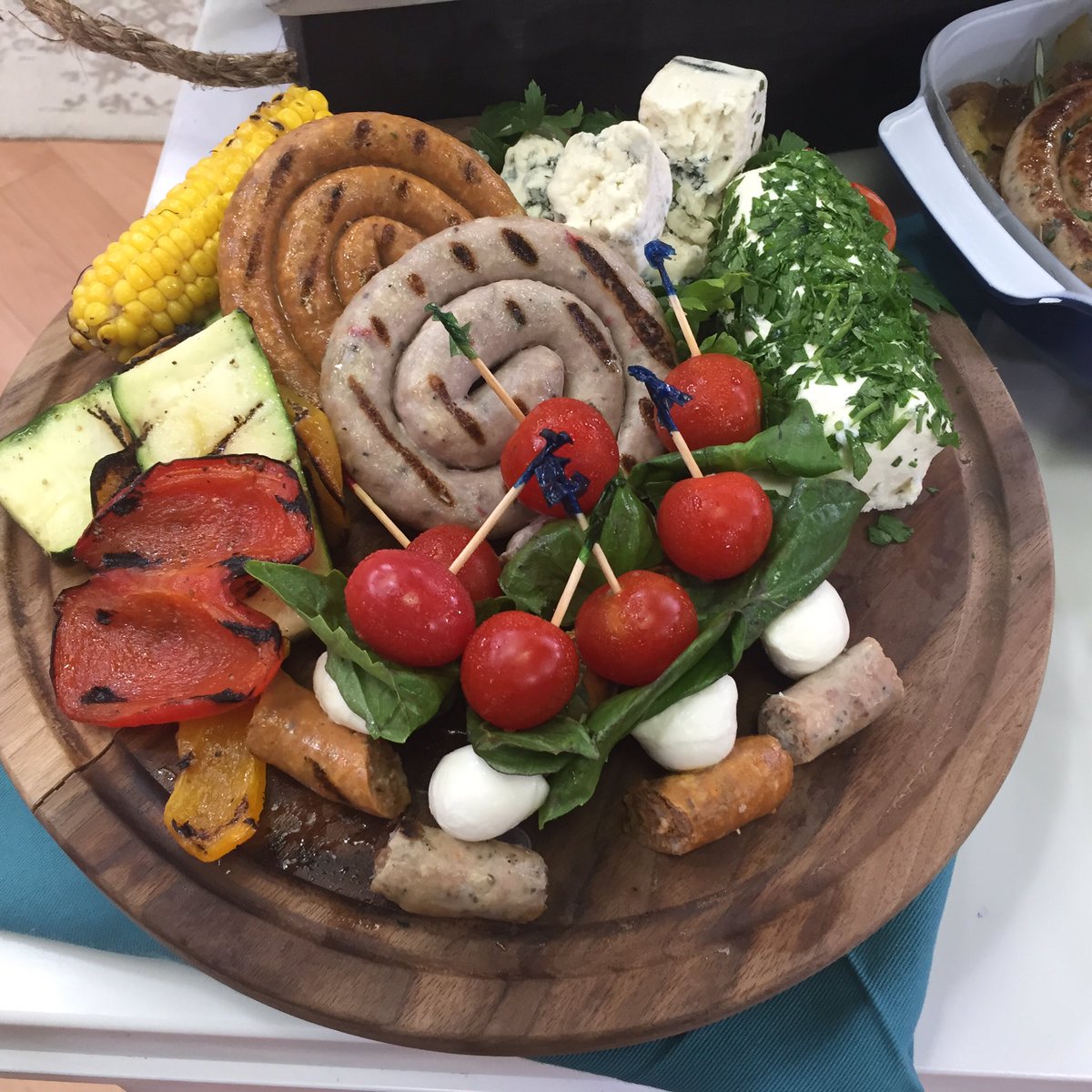 ChefTonyTV's tweet photo. #QVC's Food of the Month! M55549: Annabelle's Kitchen (12) 5.3 oz. Pork Sausage Wheels 2nite on #ITKWD and @DavidVenableQVC at 9:55pm est!😀 https://t.co/DYRpFJfPo0