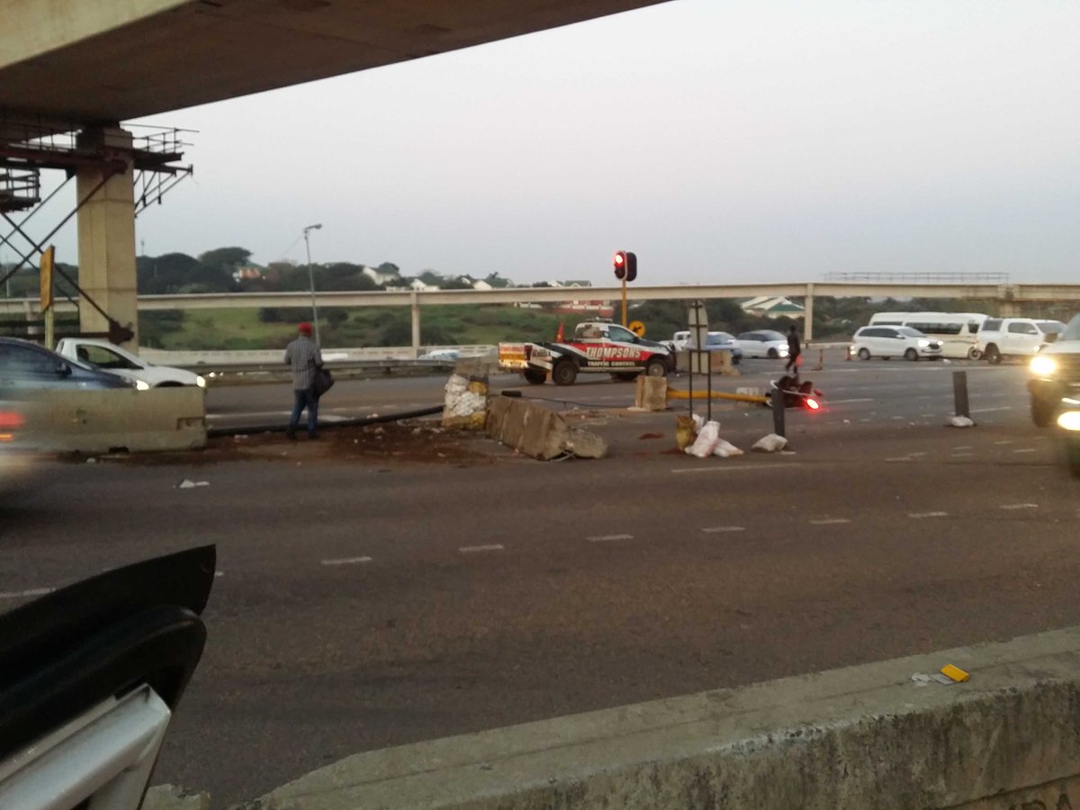 N2m41 intersection right lanes affected coming from phoenix, Umhlanga and off ramp from n2n to Umhlanga <a href="/pigspotkzn/">Pig Spotter KZN</a>