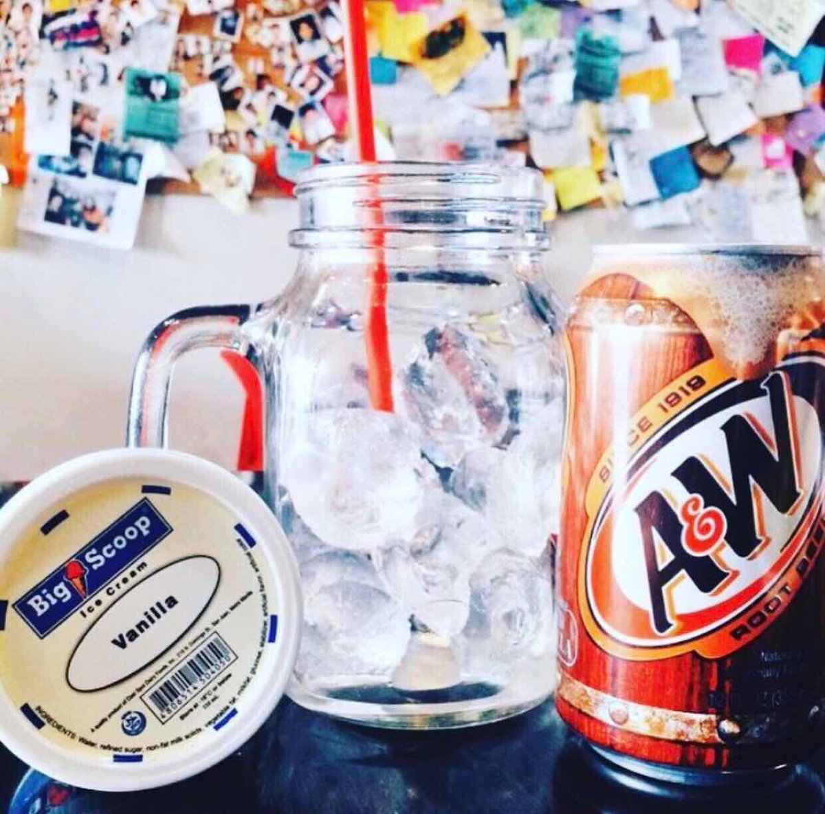 ChubbyChickenPH's tweet photo. Satisfy your #thirstday with our build-your-own rootbeer float! See you today! 🙌🏼🍺🍦 #katipunan #ateneo #upd #miriam #ischam #cca #float #yum https://t.co/l8HGK8DRWO