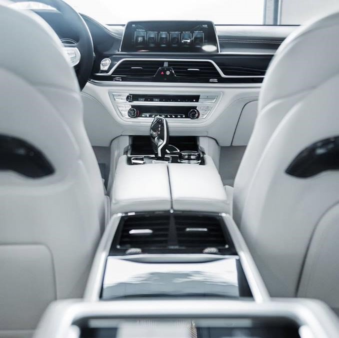 NavnitMotorsMum's tweet photo. The ultimate expression of personality.The #BMW #7Series Sedan. 
Test drive now: https://t.co/l6hUP6vAYj

Credit: https://t.co/uPqEecV3j0 https://t.co/fCJXjUAory