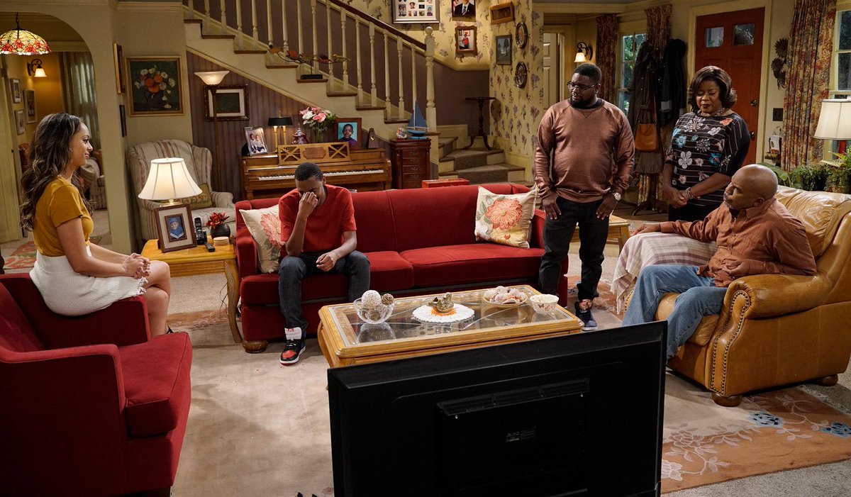 West Coast: The #CarmichaelShow series finale starts right now on @NBC.
