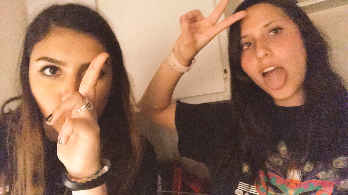 juuliieaa's tweet photo. H18BD TO MY BESTEST FRIEND IN THE WHOLE WIDE WORLD I LOVE YOU SO MUCH AND TODAY IS GOING TO BE THE BEST DAY JUST WAIT 💗👽💕🤖💖 https://t.co/0XAv9hTZg9
