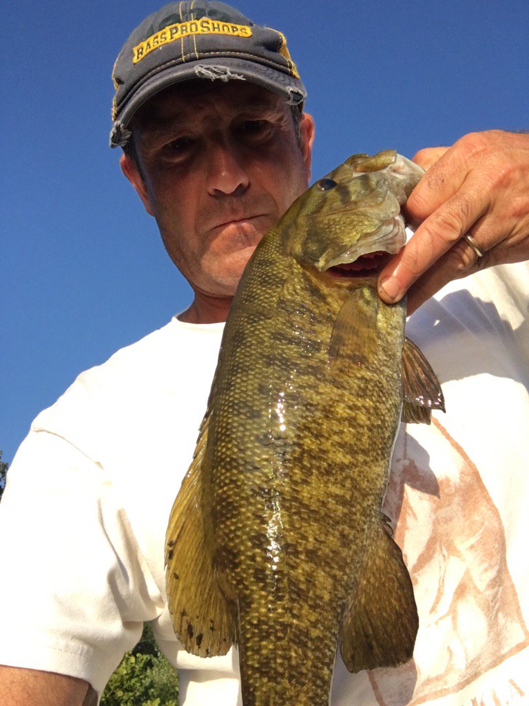 AlexRenchen's tweet photo. No catfish but ching #smallielife https://t.co/uhkhePPBXJ