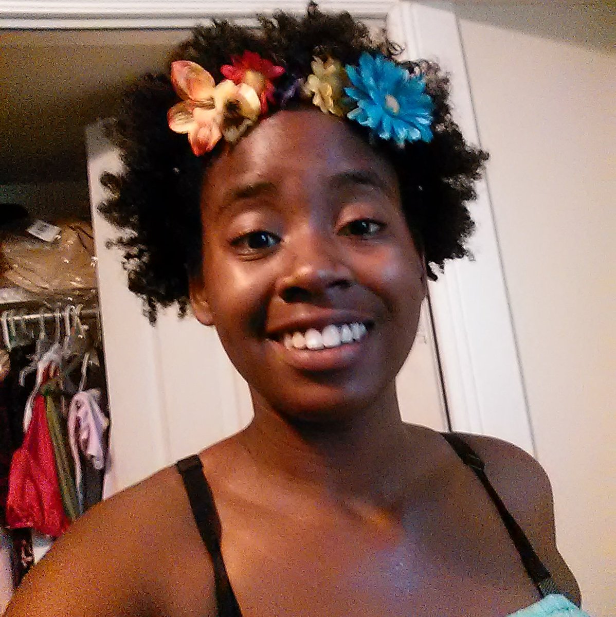 Cocoflwerchild's tweet photo. #witchcraftwednesday #throwback #flowercrown #flowerpower #selfie #smilefordays #Cocoflowerchild #cocoflowerchildcreations https://t.co/fh1vBM9bhK