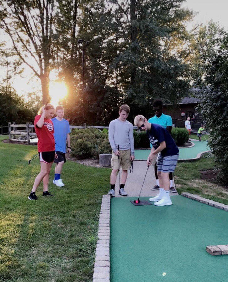 Harding_XC's tweet photo. Cross country takes on putt putt⛳️! @samwink3 with the dub! https://t.co/TmIZfeRbaJ