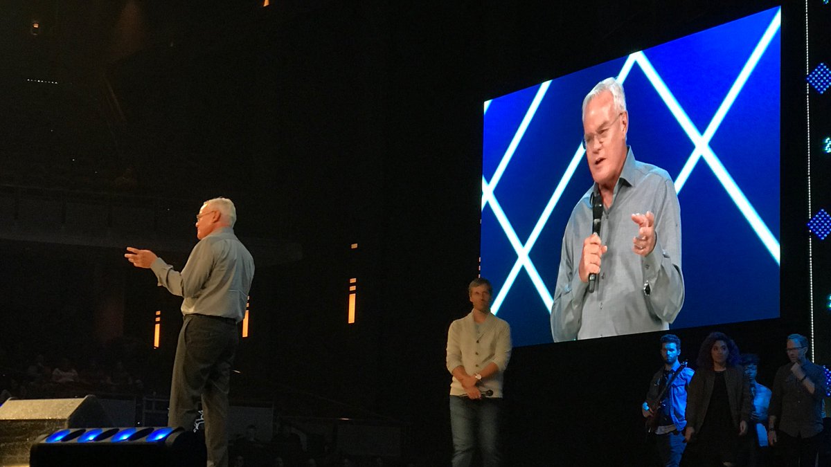 RonyD_Madrid's tweet photo. Los que tiene el don de liderar deben ejercerlo con responsabilidad, pues el mundo necesita buenos líderes. @BillHybels https://t.co/Z1t6g6xSul