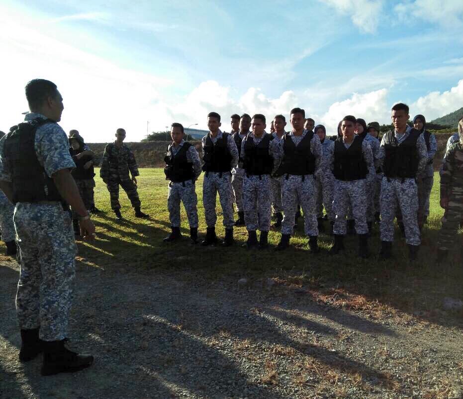 KDSM_PASKAL's tweet photo. Lat menembak M4 utk #KDSMPeople menambahbaik kemahiran sedia ada #siapsiaga #basedefence @mykamarul @syedzahirputra @tldm_rasmi https://t.co/A1vQedQ0LM