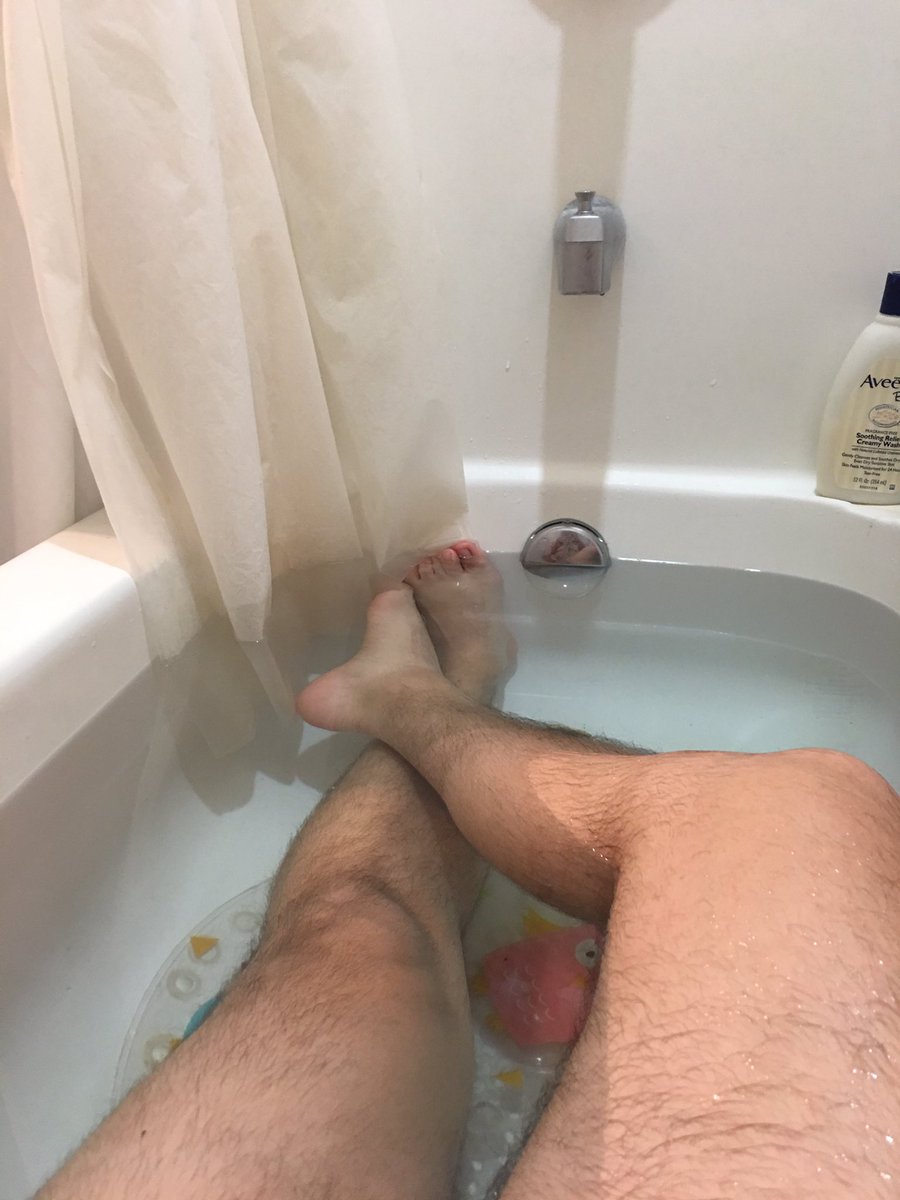 superluis97045's tweet photo. After a killer workout a nice cold cold cold bath #imloco #ineedtohavemyheadchecked https://t.co/4DHh8YCV93