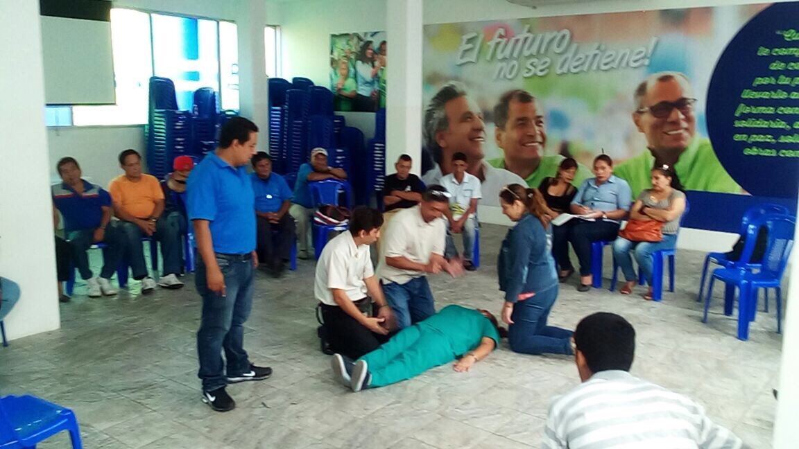 GuayasConMarce's tweet photo. En nuestra sede, culmina taller de Reanimación Cardiopulmonar. Seguimos acercándonos a la ciudadanía ¡#SomosPAÍS! @eidanpol https://t.co/jlMT3gmMA0