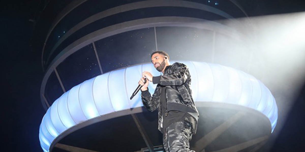 FLAREdotcom's tweet photo. The behind-the-scenes scoop on #OVOFest2017 โ> https://t.co/W9tk1IoiZO https://t.co/JCgXpIUN9q