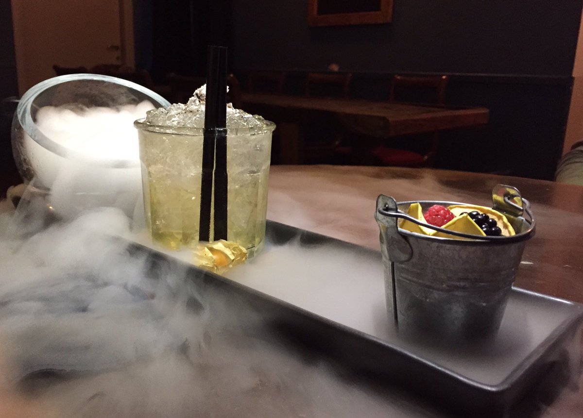 a_meltemi's tweet photo. #smiletree l'unica cosa bella della serata, per il resto ho fatto la stronza psicopatica. #cocktail #Torino #quadrilatero https://t.co/JFjc5TndpB