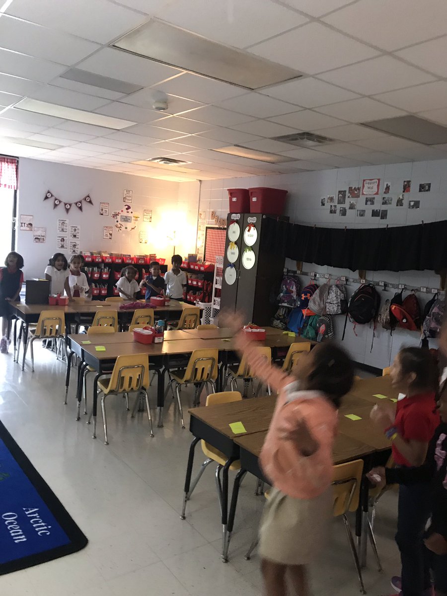 rawls_iready's tweet photo. Getting to know you snowball fight using clues we wrote about ourselves! @WESWildcat #rebuildingourcommunity https://t.co/gjBQ4r8tKU