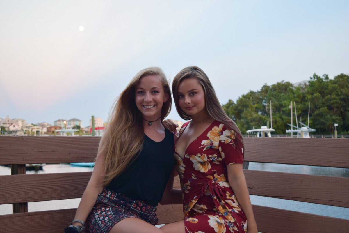leahhauserr's tweet photo. U know I don't go on twitter so this is a big deal. Happy birthday! #sobig #jeilnameson #mikeishere #getthebutter #moatmeal @paiigebarrett https://t.co/bvW0w0Nau9