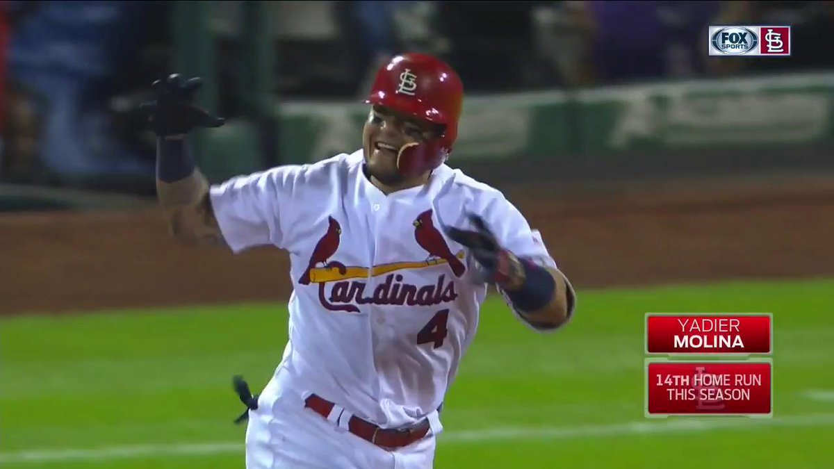 FanDuelSN_MW's tweet photo. YADI HITS A GRAND SLAM AFTER THE RALLY CAT INVADES THE FIELD! RALLY CAT! RALLY CAT! #STLCards https://t.co/BKFu1D1Ist