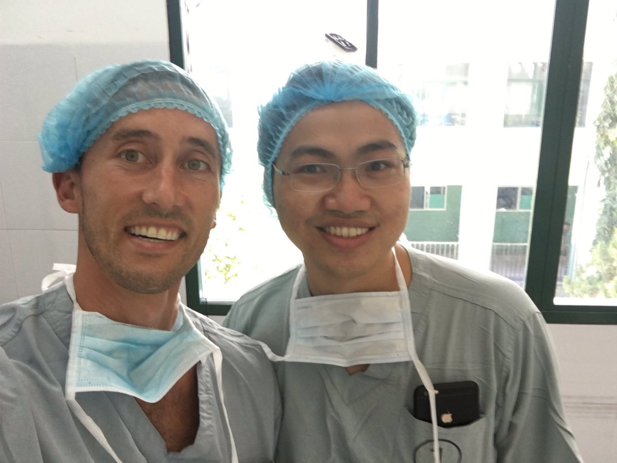 NavyUrology's tweet photo. Vietnam Urology conference live surgery. Mini PCNL! https://t.co/jBH2FUZHge