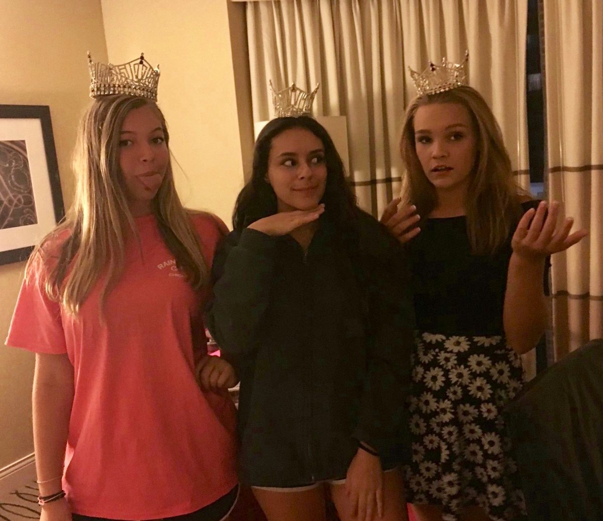antso_ptqueen's tweet photo. 👑 ANTSO National Sisters in Chicago! @antso_srsh @antso_jrsh @officialANTSO https://t.co/MtE2Z3TPuI