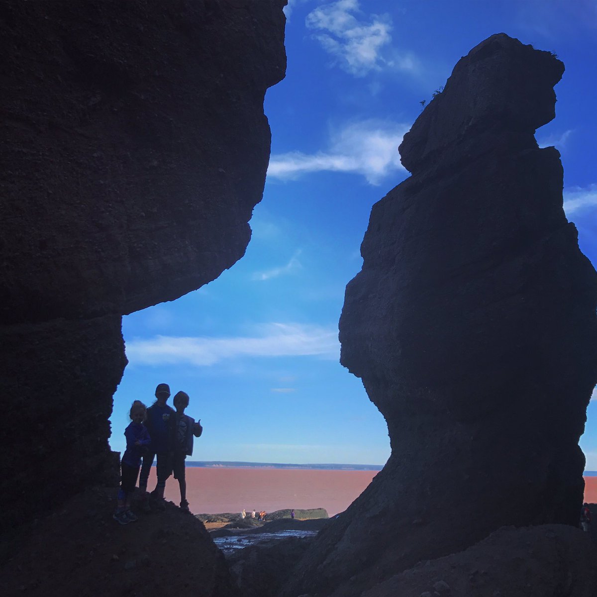 rollingwithvan's tweet photo. The Bay of Fundy is simply amazing #Bayoffundy #hopewellrocks #exploreNB #explorecanada #drivecanada #rollingwithvan #tourismNB https://t.co/IVQidM6nyI