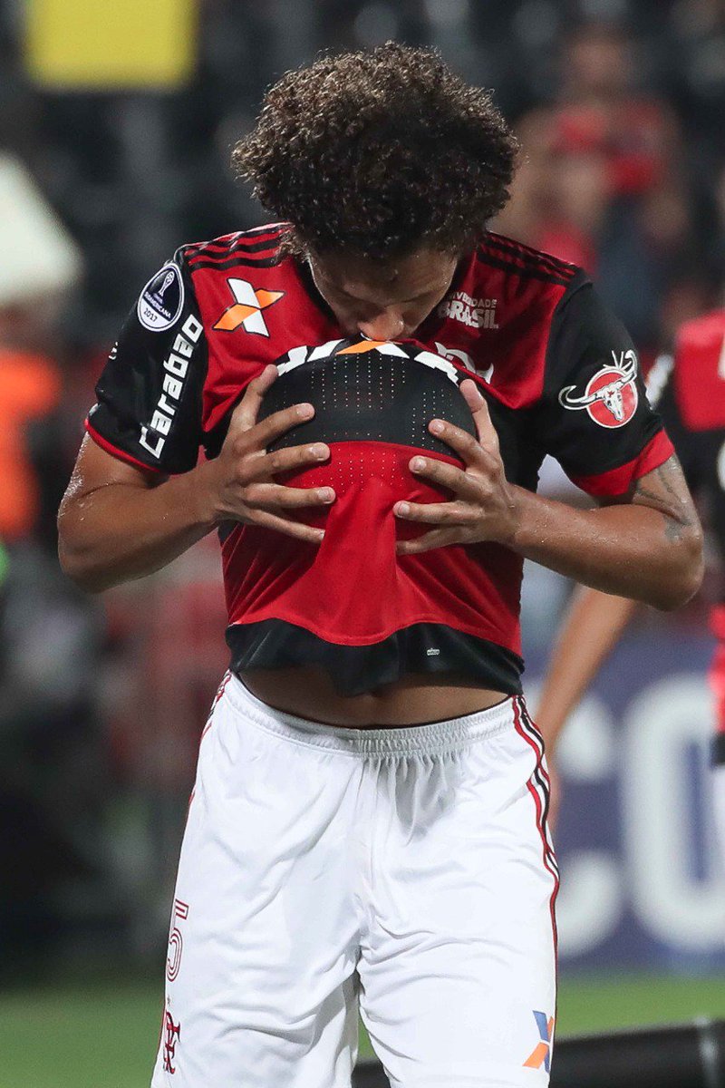 Flamengo_en's tweet photo. Willian Arão scored the 4th before half-time, heading home a cross made by Everton #FLAxPLT https://t.co/bzawrQynIN