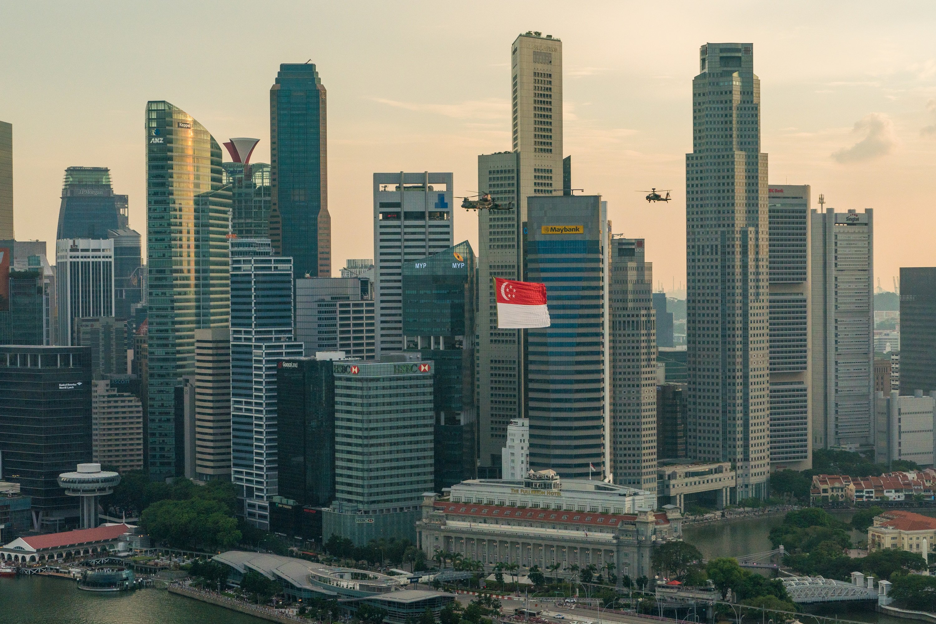 The Ritz-Carlton on Twitter: "#DidYouKnow the red white #Singapore flag features a crescent moon and 5 stars, symbolising a rising nation and our national ideals. / Twitter