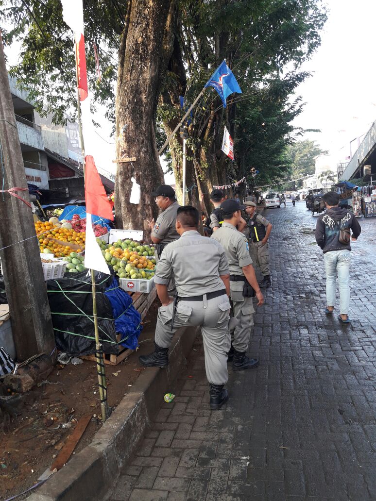 Penghalauan PKL di Ps. Anyar, blok A .. 👮