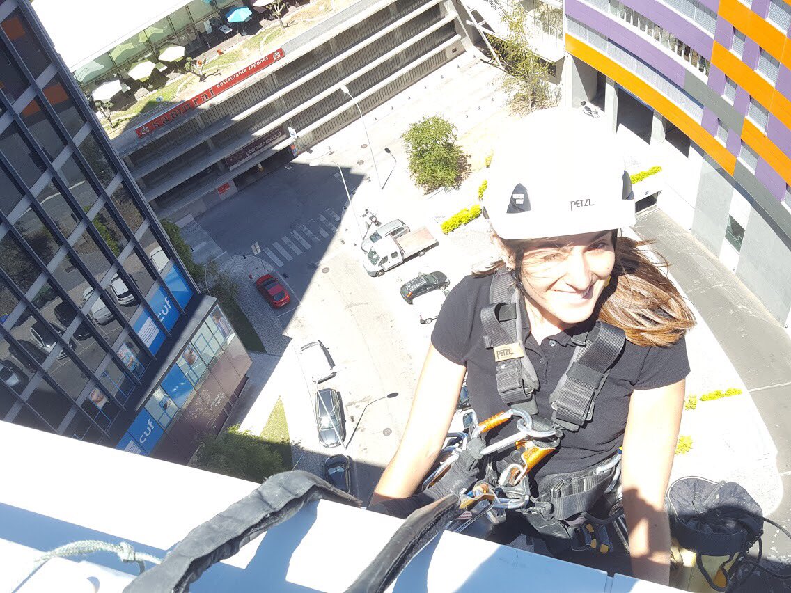 Vertline's tweet photo. #vertline @IRATARopeAccess #spratropeaccess #ropeaccesstechnician #workatheight #womanropeaccess #womeninropeaccess #petzl #petzprofessional https://t.co/bygUDWlZxp