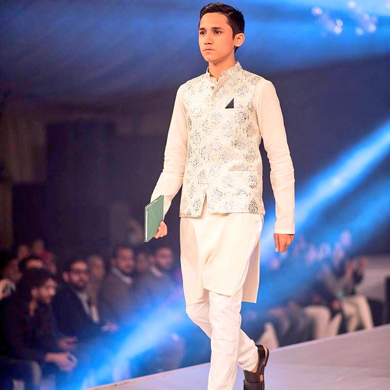 AliJanx's tweet photo. Brother @HassanJanx 😘#PakistaniStyle 🇵🇰 https://t.co/d6ZRczPsyN