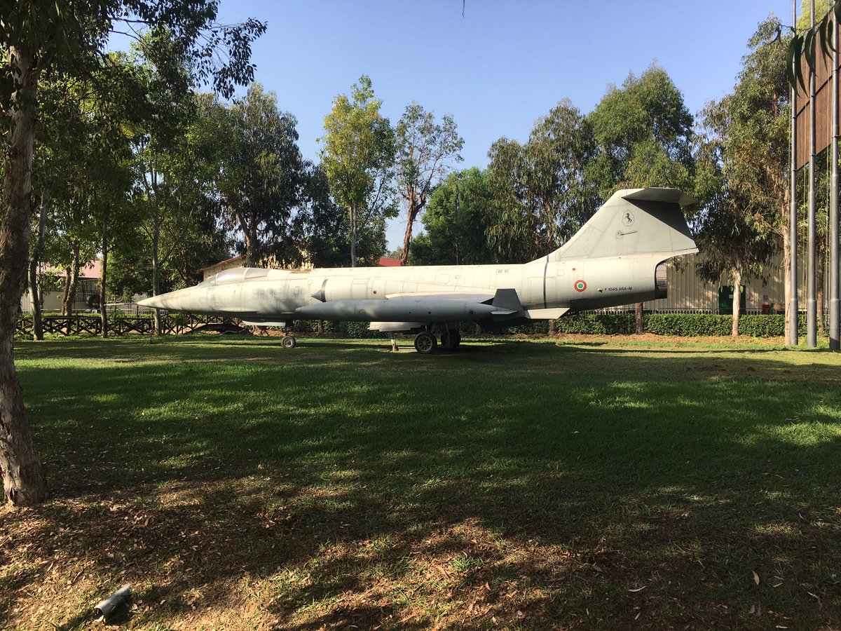 modellini's tweet photo. #f104 #f104starfighter #italy #italia #aereidicarta #modellismodicarta #paperairplanes #modellismo #aviation #aviazione #model #aeronautica https://t.co/QsVTfujJ3y