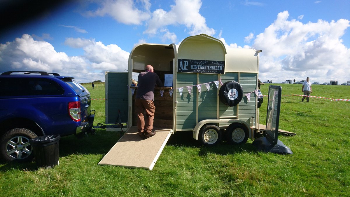 AP Vintage horsebox bar for hire. Get in touch 👍