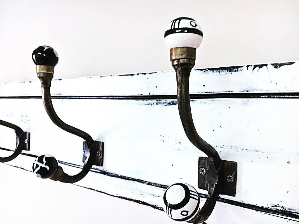 4BeautyByDesign's tweet photo. We also make #coatracks and #shelves. This one is #white #chalkpaint over #blackpaint on #solidmaple with two laye… https://t.co/RaLHKdjMj0 https://t.co/D0kMCp229N
