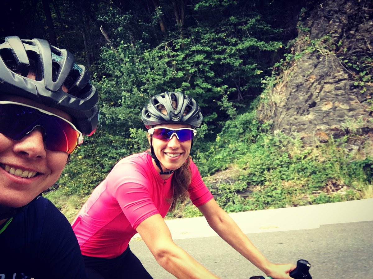 🎈Birthday girl <a href="/laurinevriessen/">Laurine van Riessen</a> 🎉
Eerst een rondje fietsen dan tijd voor taart! 🎂 #happybirthday #30 #mooiedag #hardtrainenopjeverjaardag