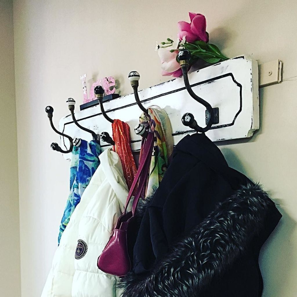 4BeautyByDesign's tweet photo. We also make #coatracks and #shelves. This one is #white #chalkpaint over #blackpaint on #solidmaple with two laye… https://t.co/GkdaFPzHLD https://t.co/W1OdNYbt5H