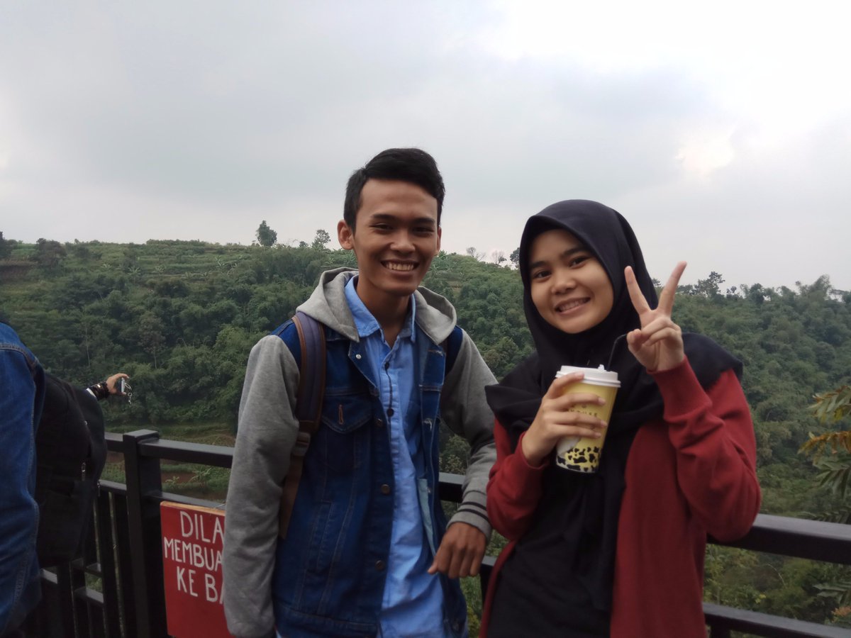 FFirdaus_23's tweet photo. With My Sister~~ https://t.co/0PKv51TYhJ