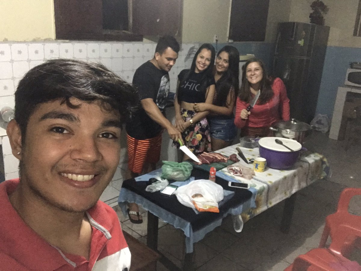 heloanafrazao's tweet photo. #SuperChefe churrasco 🍗 https://t.co/cB3dQVW6fk