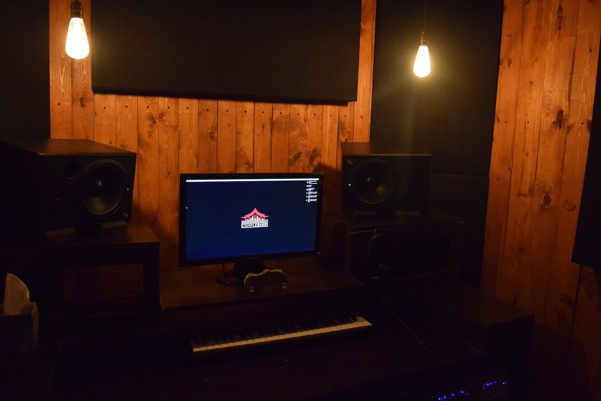 thetemplebase's tweet photo. Bring your work to life in the Lodge. An intimate writers suite acoustically treated as a vocal booth: https://t.co/mupbnKJWFF📒🎤 #Templebase https://t.co/CqK4bcTzvw