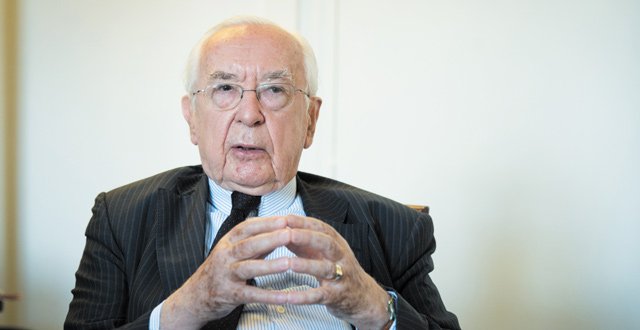 candideo's tweet photo. Jacques de Larosière, ex-directeur général du FMI https://t.co/dKQrU83S8V https://t.co/x8nw42ZU08