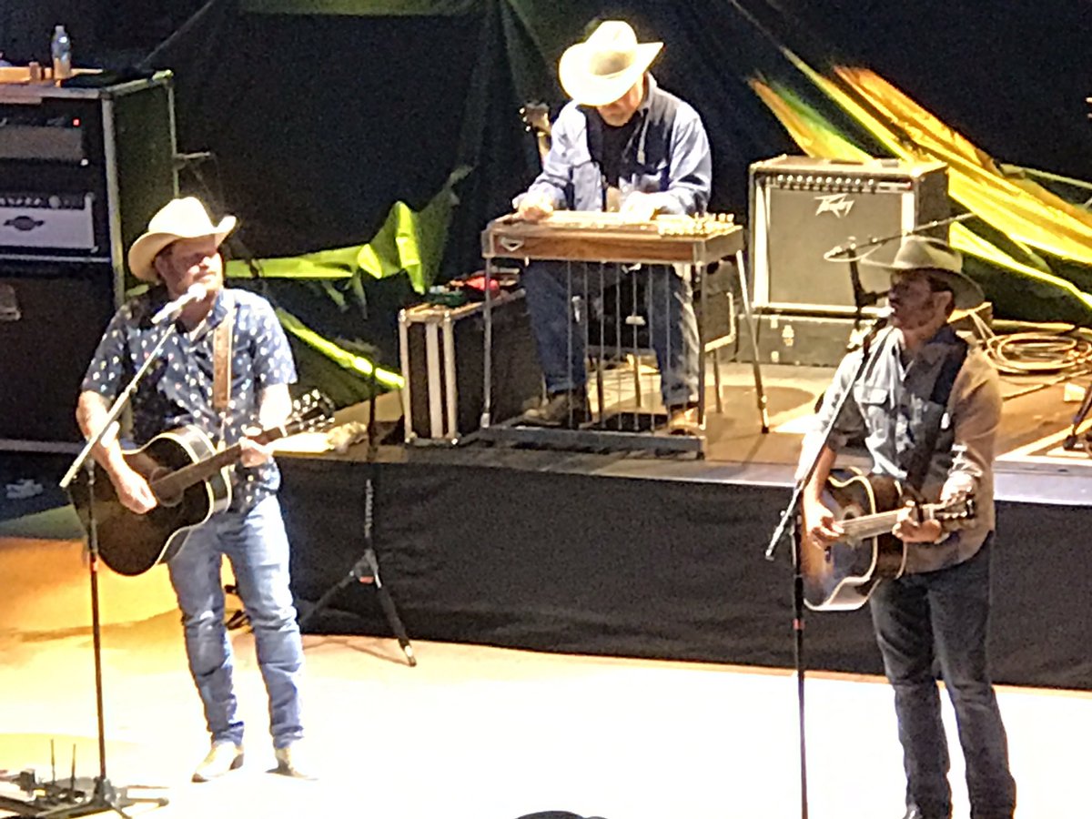 uniongrayband's tweet photo. Thank you @departed_music @RandyRogersBand @WadeBowen &amp; my bud Spence for the hookup for the fam tonight @RedRocksCO #badass #countrymusic https://t.co/xxMz27McHm