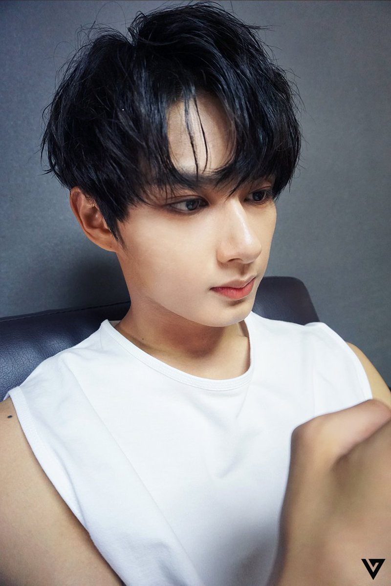 pledish_17's tweet photo. 2017 SEVENTEEN 1ST WORLD TOUR 'DIAMOND EDGE' VCR, JUN https://t.co/g887wfDIXv