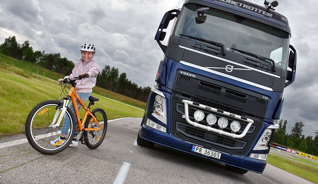 Denne videoen bør alle syklister se! bit.ly/2wvTzKx  <a href="/samferdselsdep/">Samferdselsdep</a> @tryggtrafikk <a href="/Syklistenes/">Syklistforeningen</a>