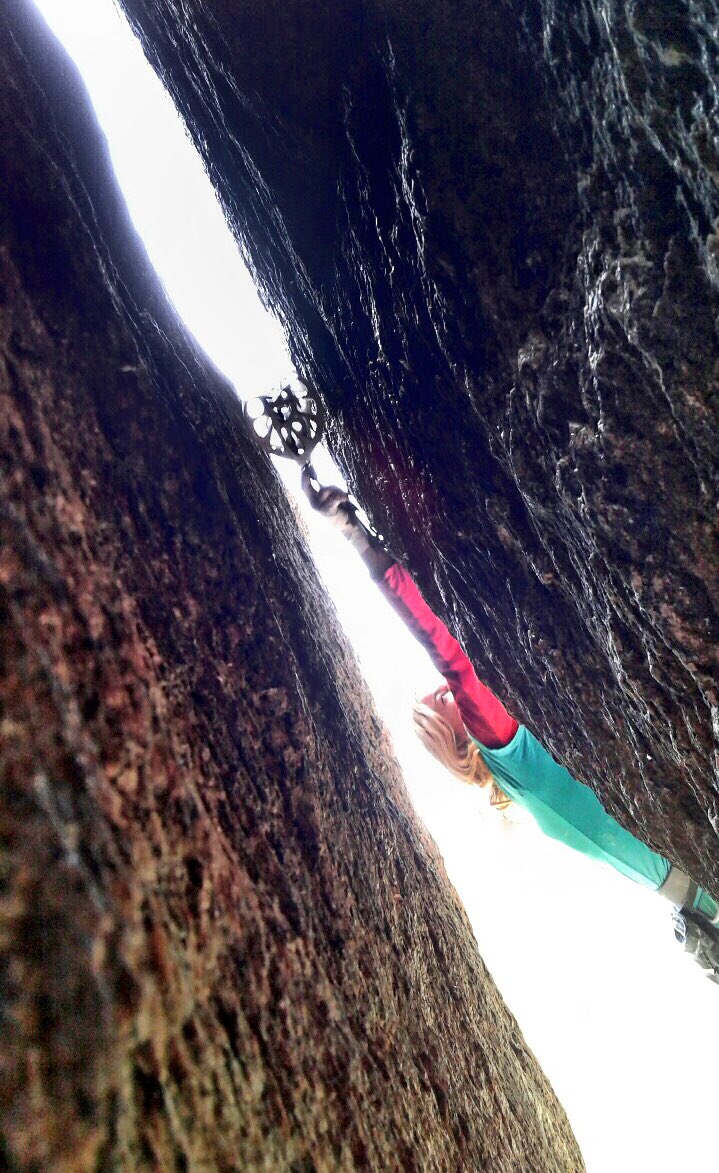 Pamela_Pack's tweet photo. Close to completing my latest offwidth proj in Vedauwoo as I set out on my American offwidth tour @frictionlabs @Sportiva #OffwidthAmerica https://t.co/9lfFCFw2Xn
