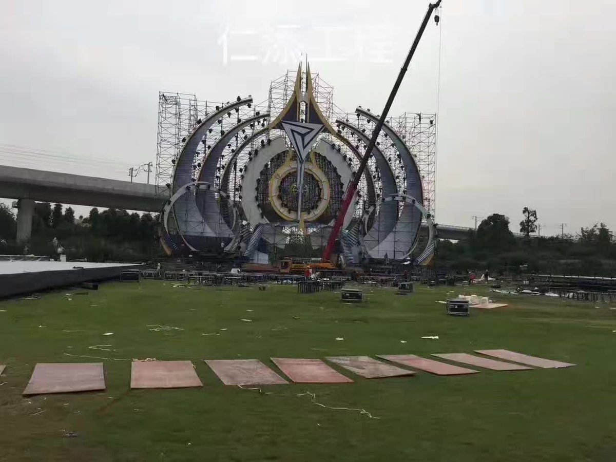 carriehu147's tweet photo. #Setup of #BudweiserStormFestival #Chengdu in August 12-13th
#AE3318 #lightingdesigner #eventplanner #lightguy #stagelighting #musicfestival https://t.co/ib2DUEtZPH