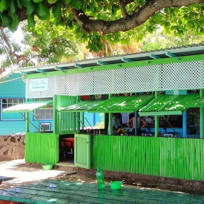 myworldofboys's tweet image. Dreaming of sunny skies, at the Green Boley bar in #Bequia 🌴 #Throwbackthursday