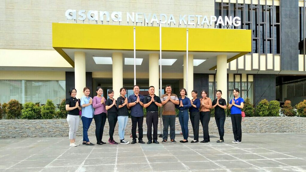 aerowisatahotel's tweet photo. We're getting ready to open our latest Asana hotel, @AsanaNevada #Ketapang, 7 September 2017. Meet the team! https://t.co/0IJndHp4N6
