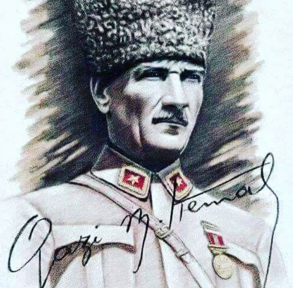 Anafartalar Gurup komutanı Yarbay Mustafa Kemal 
İngilizleri yenene kadar,Tanrı'yı İngiliz zannediyordum.Mahatma GANDHI
#AnafartalarZaferi