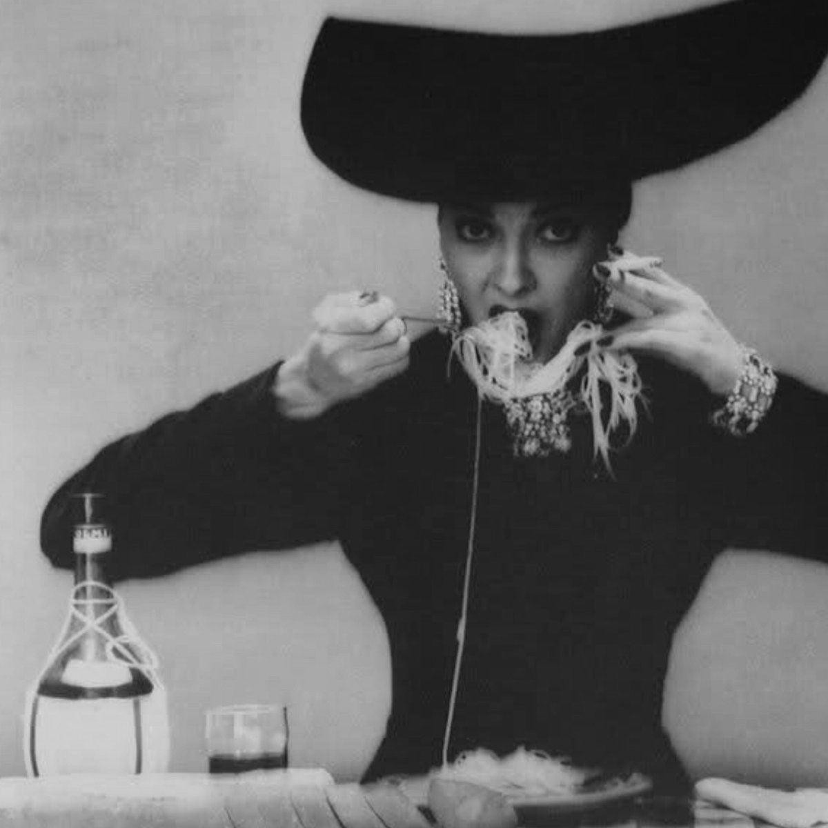 1972projects's tweet photo. 69/90: Barbara Mullen, photographed by Jerry Plucer #BarbaraMullen #TheReplacementGirl #Unbound #JerryPlucer https://t.co/3pXy3TVr6m