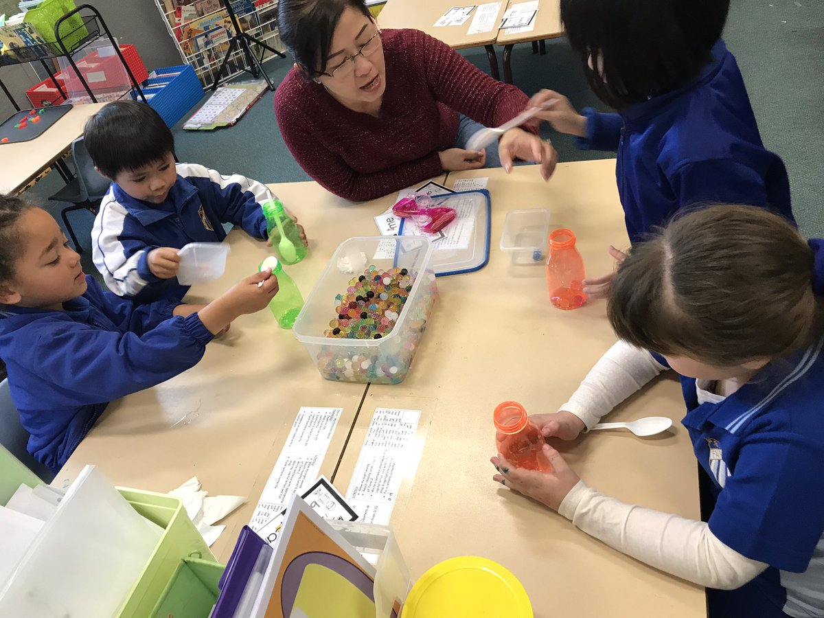kinderFPS's tweet photo. Making equal groups and using mathematical language to describe thinking -KT @FPS1895 @kinderFPS https://t.co/2lyoLiAaRq
