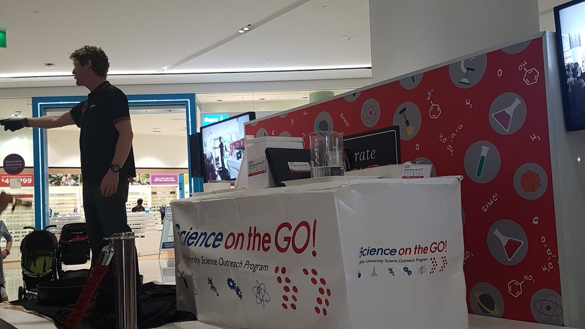 barretmj's tweet photo. @Aus_ScienceWeek #QLDlaunch @Griffith_Uni #scienceonthego show @WestfieldAU #GardenCity https://t.co/BOI746tq5E