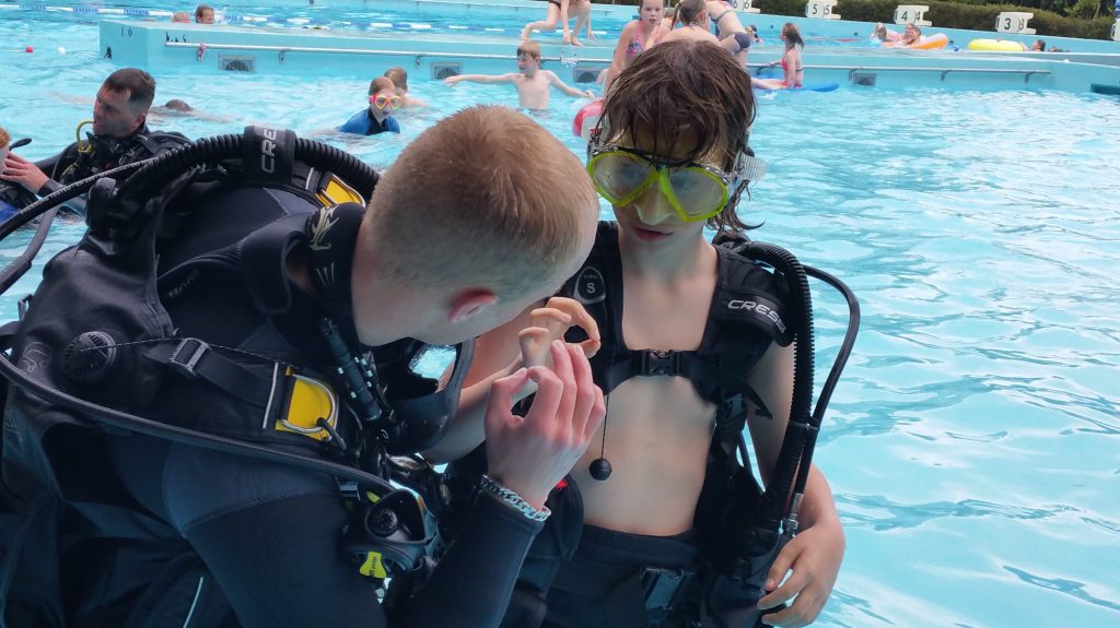 Proefles Duiken zwembaddefuut.nl/proefles-duike…