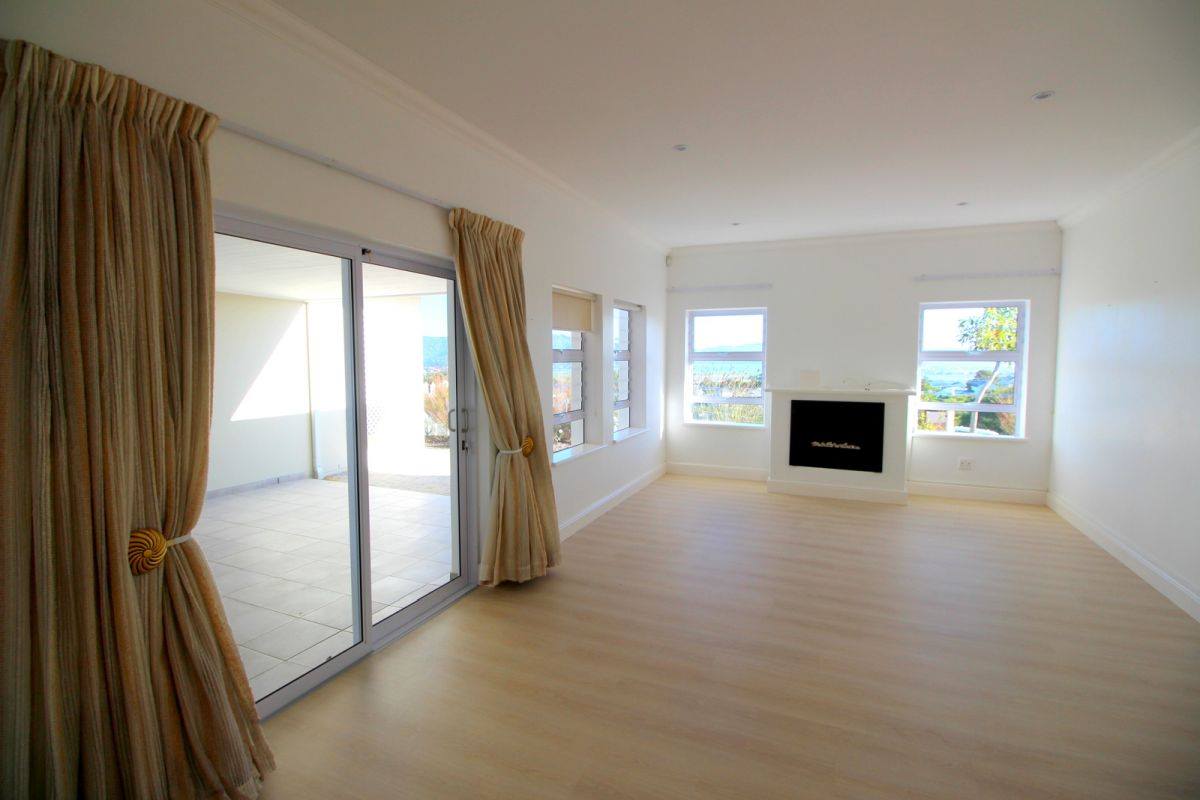 KnysnaSeeff's tweet photo. Brand New Listing in Knysna https://t.co/LF1KNWLhCk #knysnaseeff #house #newlisting https://t.co/Na7rXbdMHg