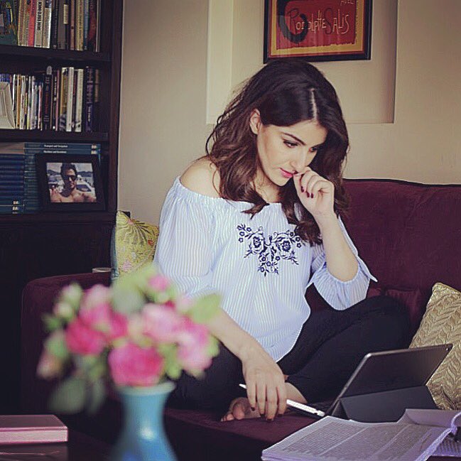 sakpataudi's tweet photo. Under construction ⚠️ Ready for the next and most exciting chapter #perilsofbeingmoderatelyfamous @PenguinIndia @penguinrandom https://t.co/ySDlC839jX